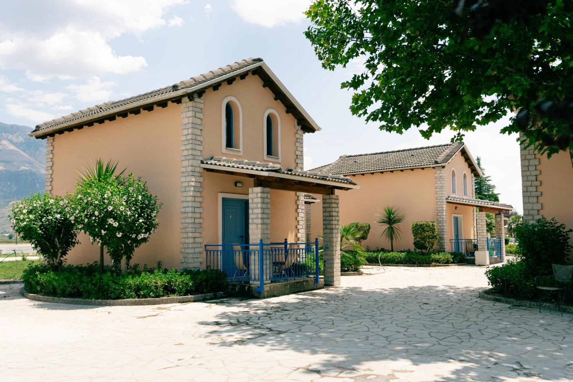 Kronos Village Gjirokastër Esterno foto