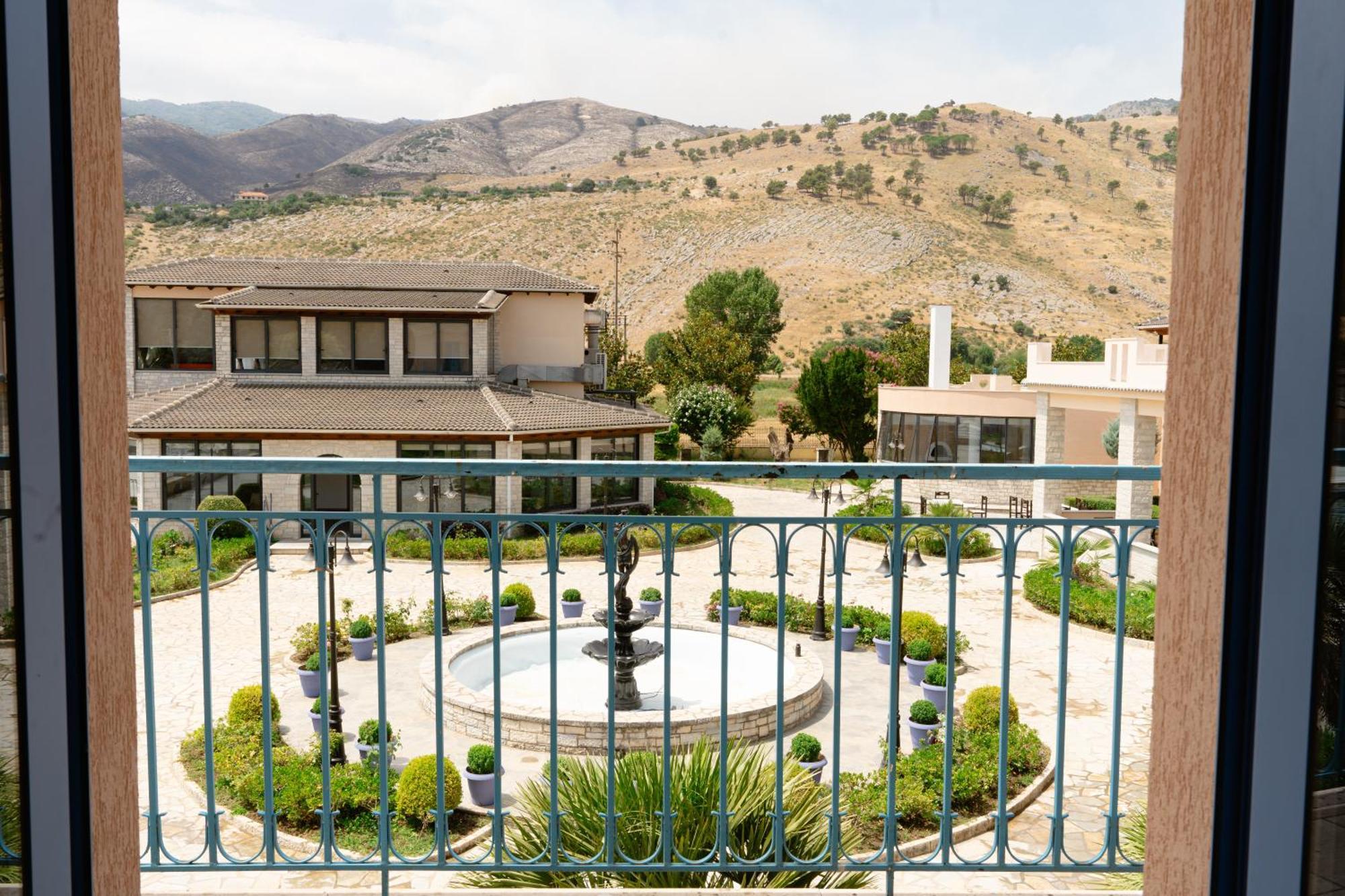 Kronos Village Gjirokastër Esterno foto